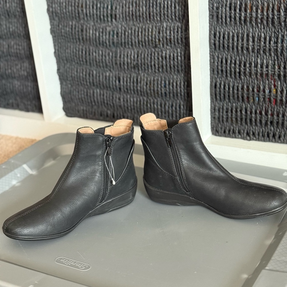 LifeStride Velocity Izzy Womens 5M Black Ankle Booties Memory Foam Comfort Wedge - Picture 3 of 8